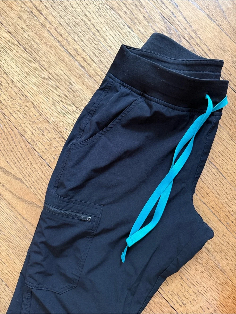 FIGS Yola Technical Collection Black Straight Skinny Scrub Pants Size Small - Picture 2 of 4